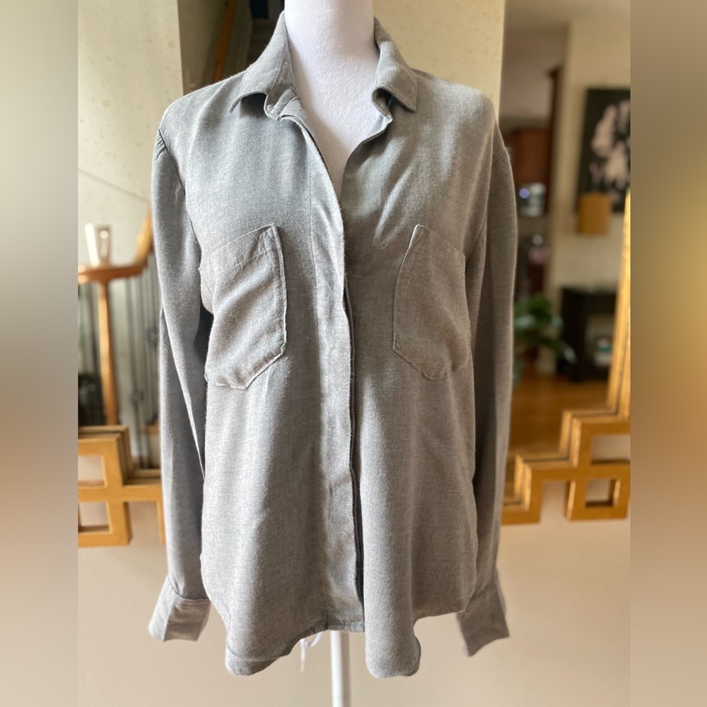 Cloth & Stone Super Soft Gray button down shirt Small